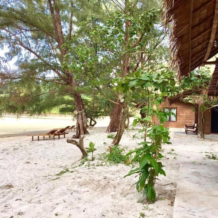Hotel La Ong Lay Koh Phayam Exterior foto