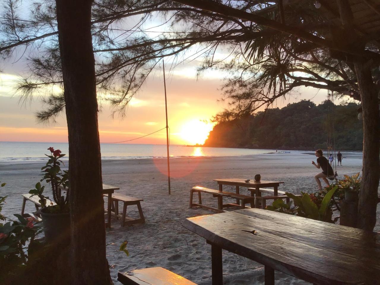 Hotel La Ong Lay Koh Phayam Exterior foto