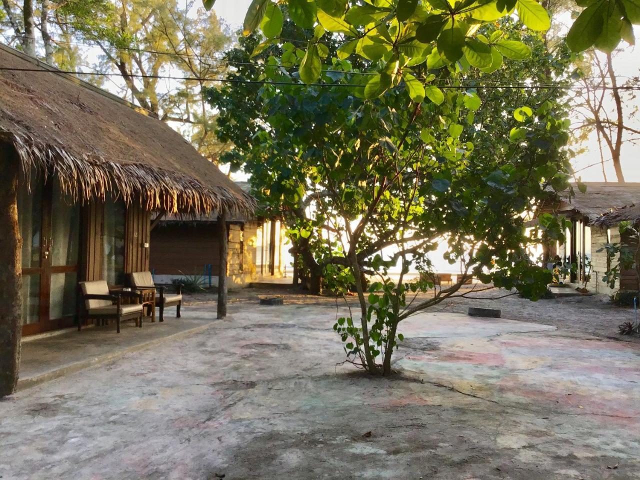 Hotel La Ong Lay Koh Phayam Exterior foto